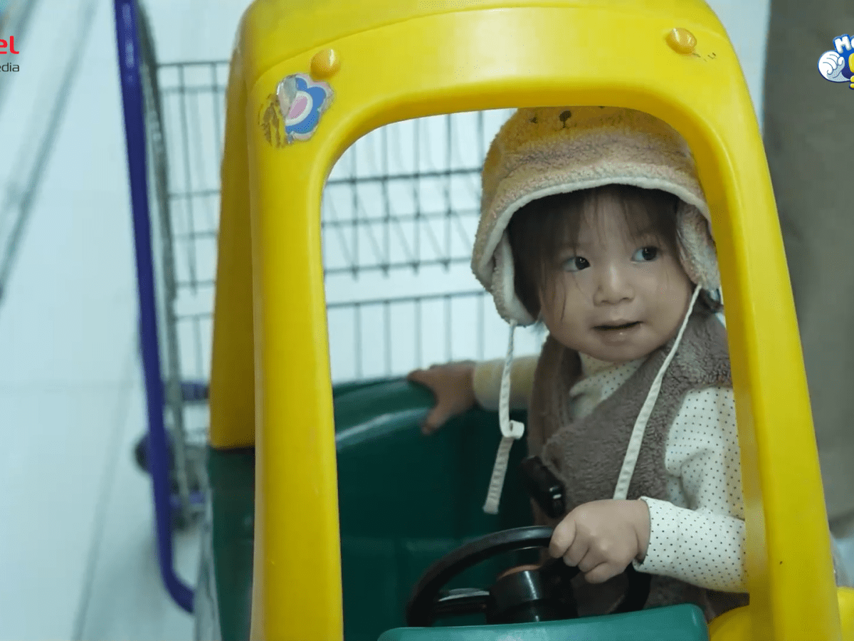 Ba Hải Long lạc Pam trong siêu thị; Rhymastics chấn chỉnh con trai ăn&nbsp;vạ