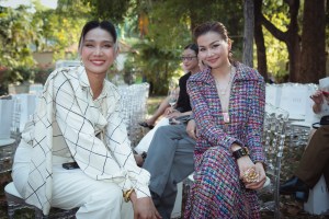 “Vũ khí” giúp Thanh Hằng mặc xẻ ngực sâu vẫn an toàn