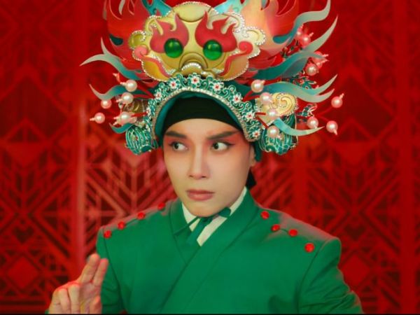 Trúc Nhân bất ngờ “té sấp mặt” trên sân khấu, hoang mang tột độ vì bị nói “Không ra gì” 