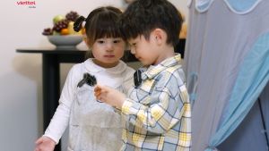 Pam hết “xịt keo”, cười giòn tan khi gặp lại anh Dừa