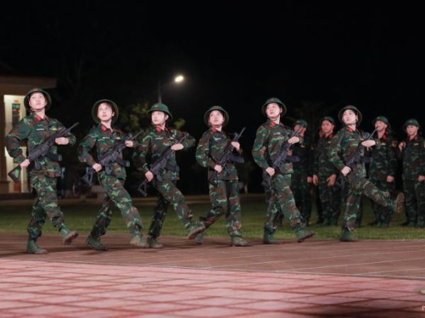 Hòa Minzy bị chỉ huy “chê” vì sai động tác; Mạc Văn Khoa, Thanh Duy nhăn nhó “ke&nbsp;chân”