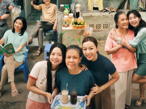 Lê Khánh “xả thân” giành giật hết mình trong ngày cúng cô&nbsp;hồn