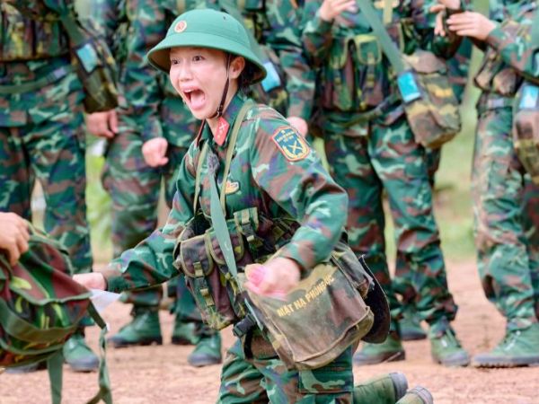 Hương Giang – “thương binh” khổ nhất thế giới, “Nữ quân y” Diệu Nhi, Hậu Hoàng hoảng loạn khi thấy thương&nbsp;binh