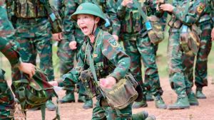 Hương Giang – “thương binh” khổ nhất thế giới, “Nữ quân y” Diệu Nhi, Hậu Hoàng hoảng loạn khi thấy thương&nbsp;binh