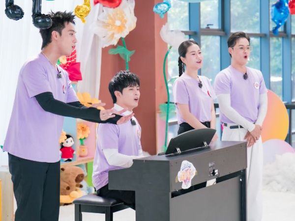 Thanh Duy toát mồ hôi dạy học trò hát: Làm giáo viên mầm non chẳng dễ&nbsp;dàng