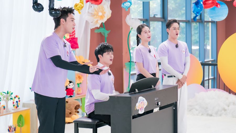 Thanh Duy toát mồ hôi dạy học trò hát: Làm giáo viên mầm non chẳng dễ&nbsp;dàng