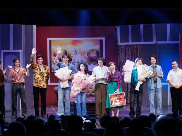 “Anh tài” Tiến Luật lần đầu làm đạo diễn sân khấu kịch với “Sinh nhật triệu đô”, được khán giả đón nhận nồng&nbsp;nhiệt