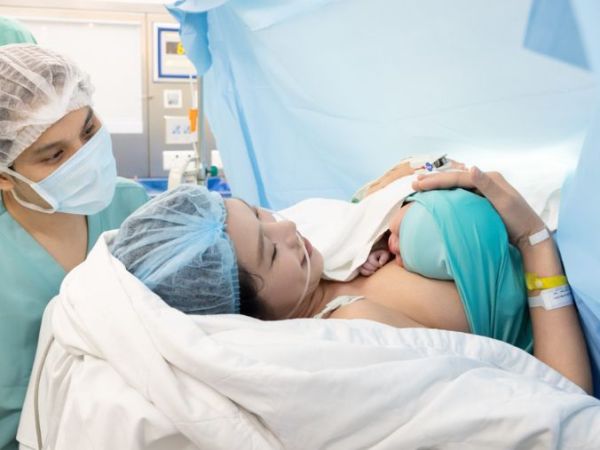 Khoảnh khắc đặc biệt của Á hậu Quỳnh Châu khi chào đón thiên thần nhỏ đầu&nbsp;tiên